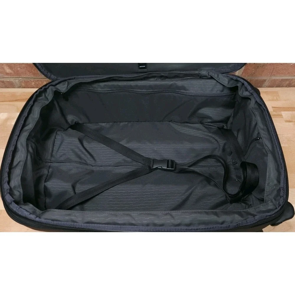 Tumi T-Tech Presidio Park International Carry-On Suitcase 6722D 22 Inch